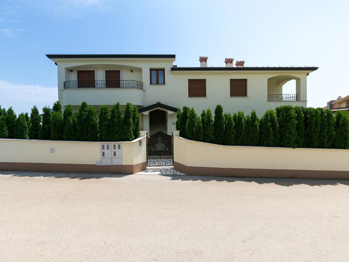 Villa Birikina With Pool Porec Exterior photo